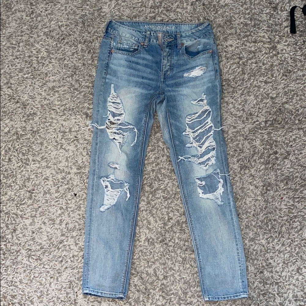 AE TOMGIRL distressed jean